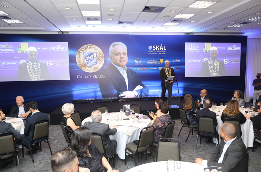 Skål International Brazil President, Vera de Camillis and Skål International São Paulo President, Walter Teixeira, hosting Skålleague Carlos Prado, elected Skål Personality 2021.